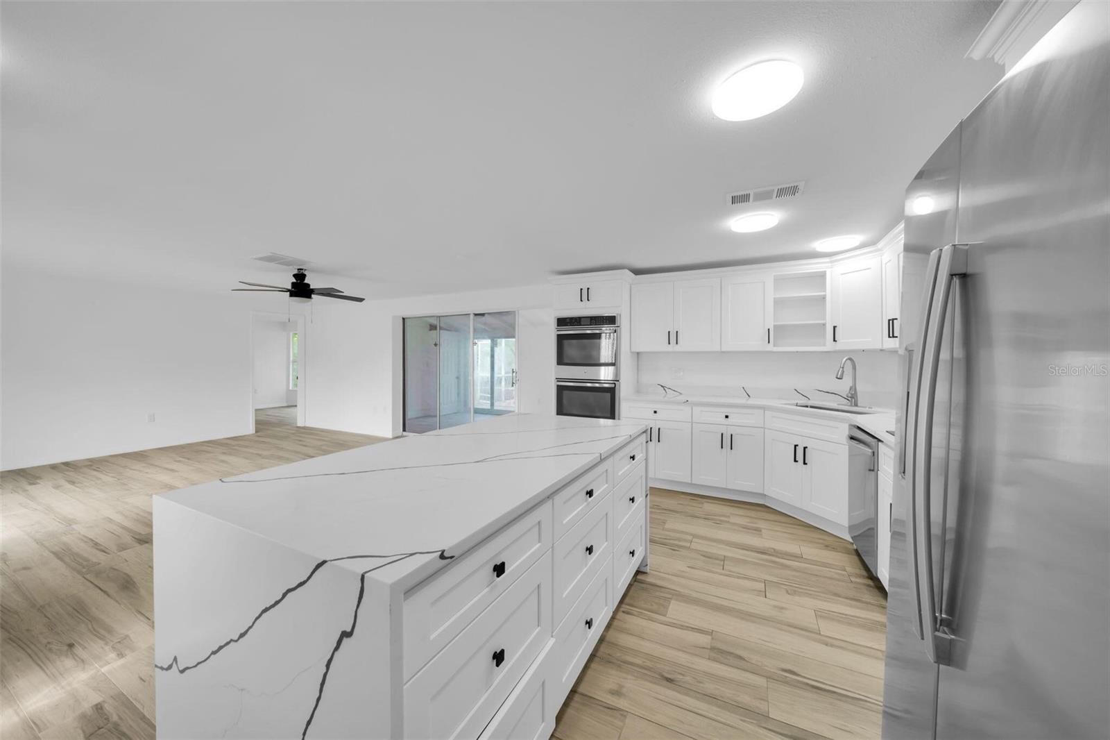 Image 7 of 30 For 3307 Pinetree Street