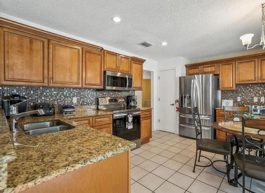 Image 12 of 38 For 2871 Picadilly Circle