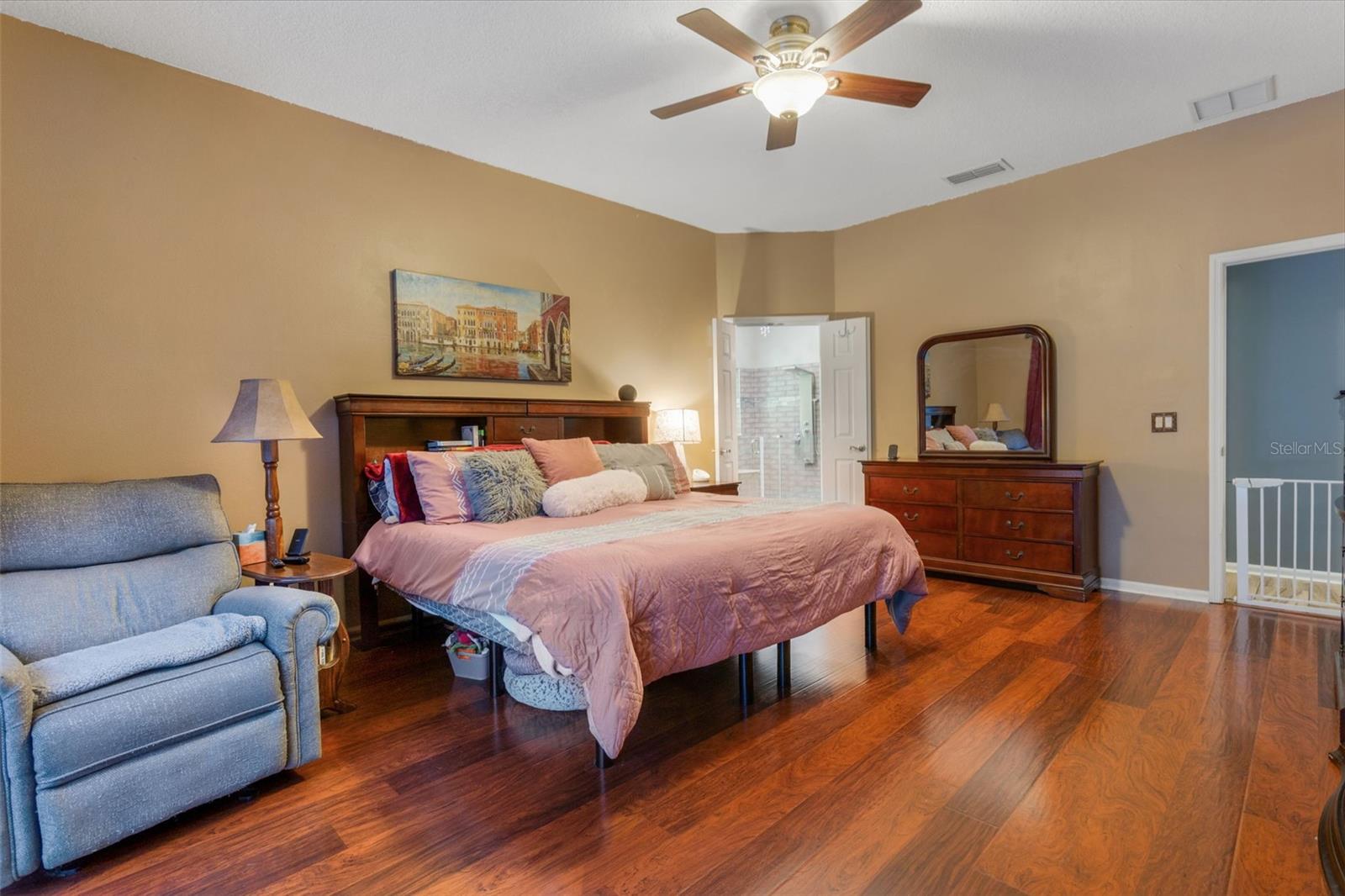 Image 18 of 50 For 924 Southern Oak Lane