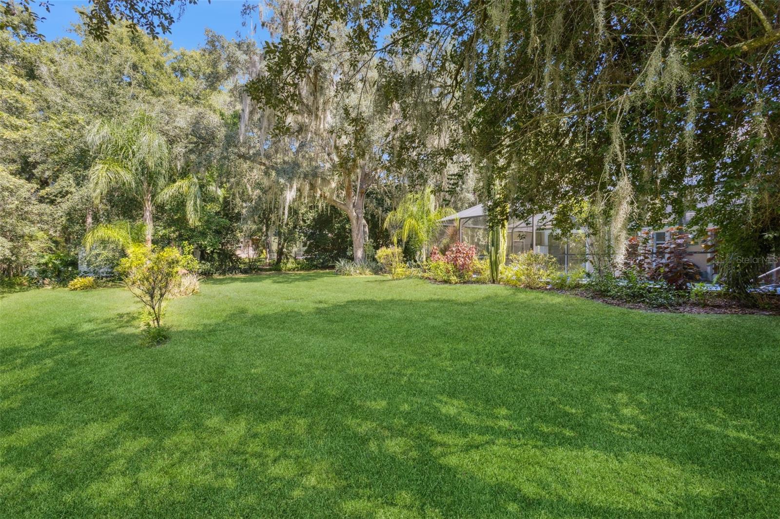 Image 3 of 50 For 924 Southern Oak Lane