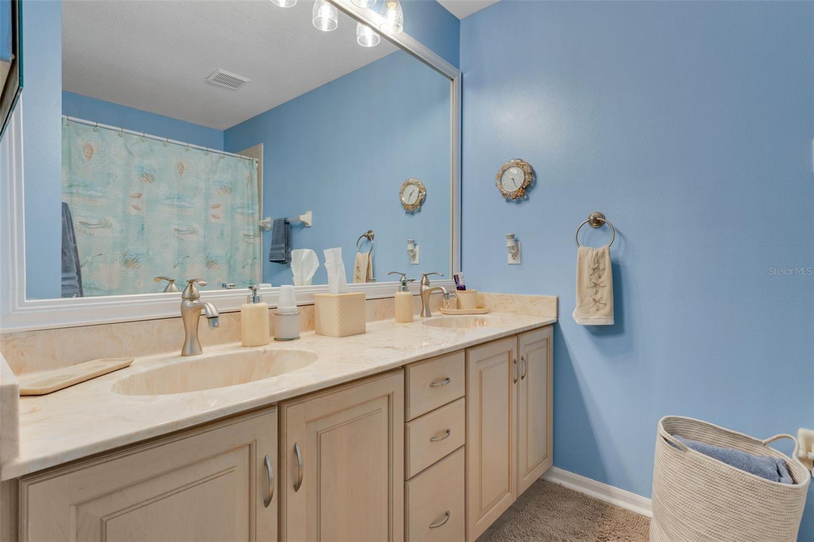 Image 31 of 50 For 924 Southern Oak Lane