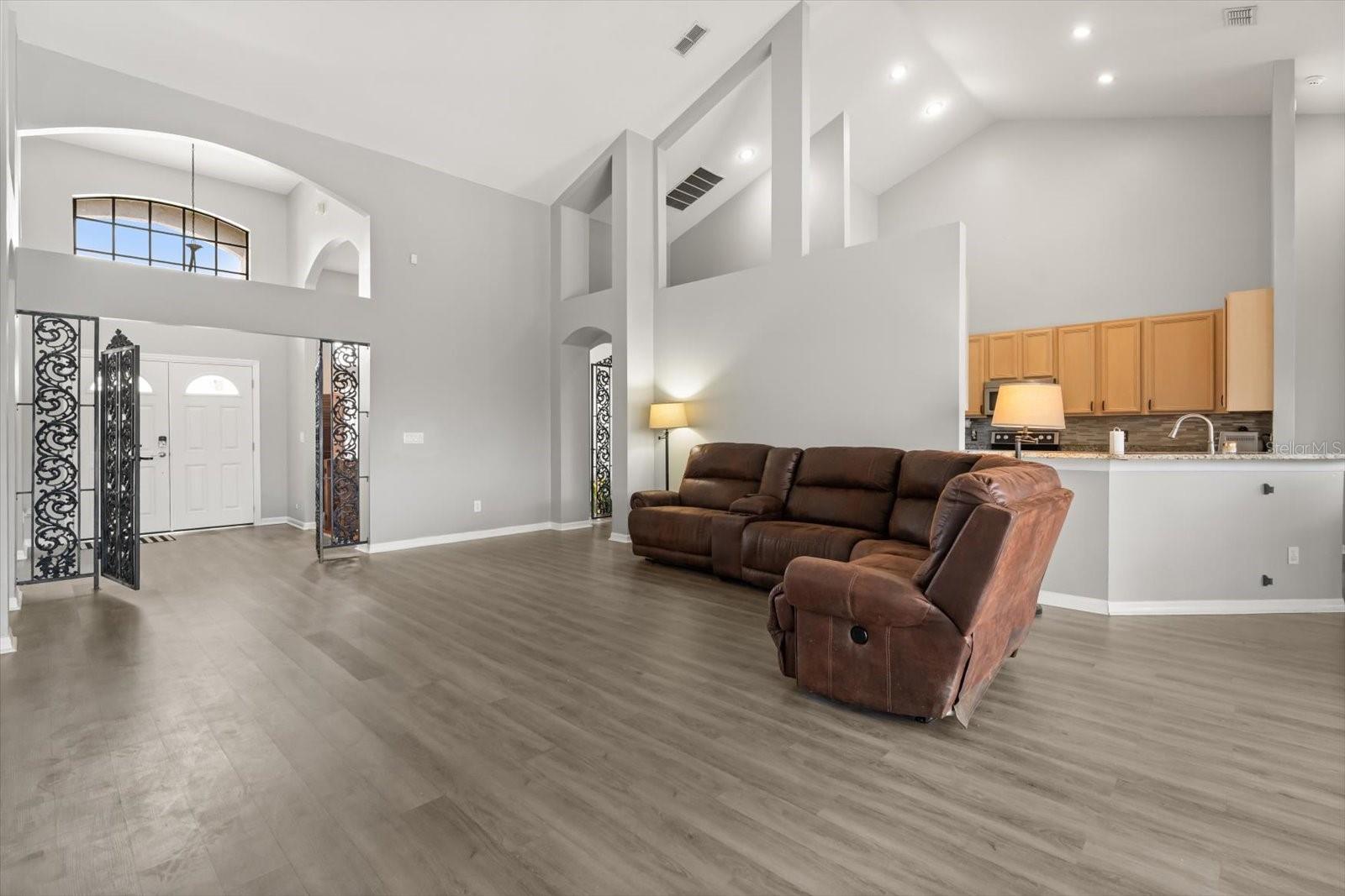 Image 11 of 47 For 6839 Hidden Glade Place