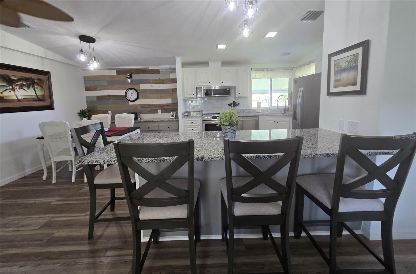 Image 7 of 33 For 3935 Parway Road 1322