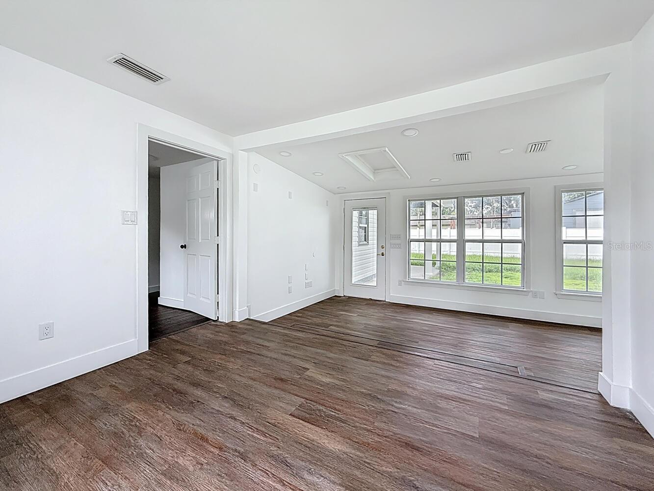 Image 15 of 46 For 2122 52nd Avenue N