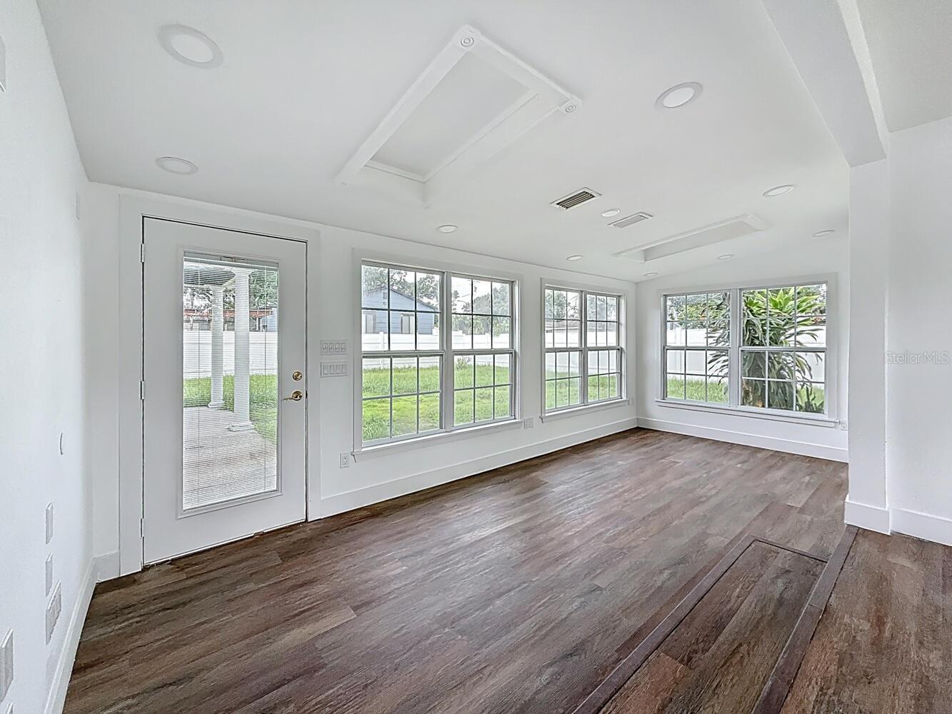 Image 17 of 46 For 2122 52nd Avenue N