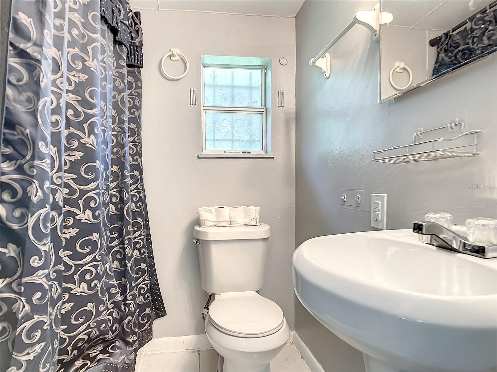 Image 22 of 45 For 9972 Burl Way