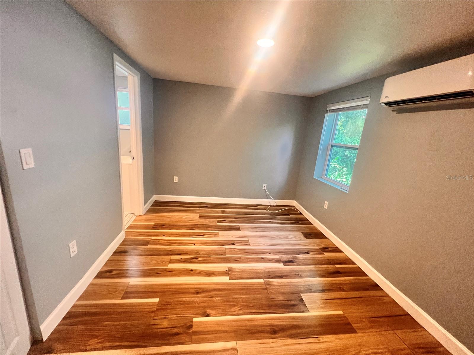 Image 11 of 14 For 1110 Poinsettia Avenue