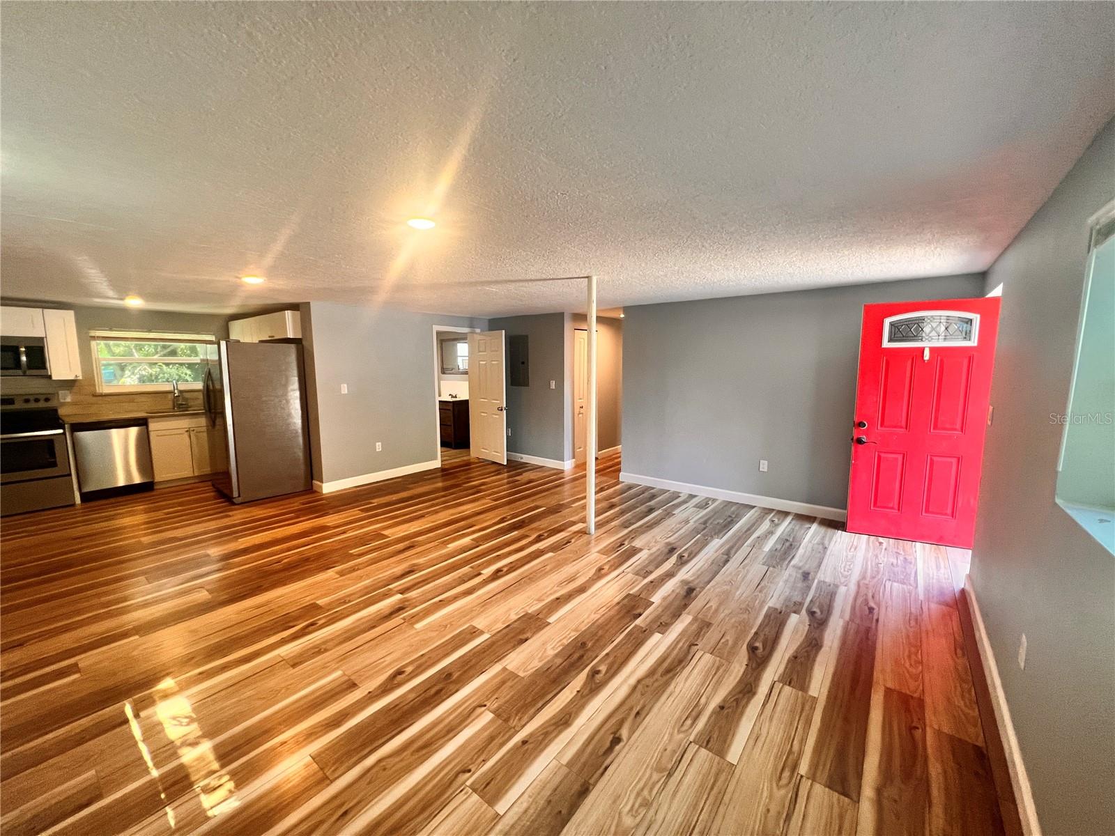 Image 2 of 14 For 1110 Poinsettia Avenue