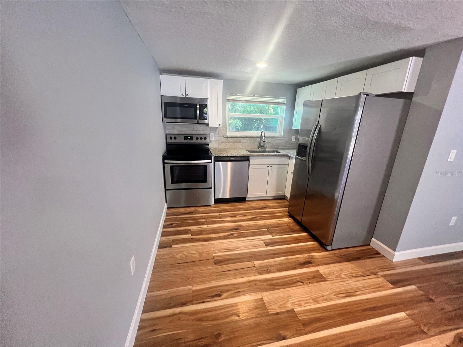 Image 3 of 14 For 1110 Poinsettia Avenue