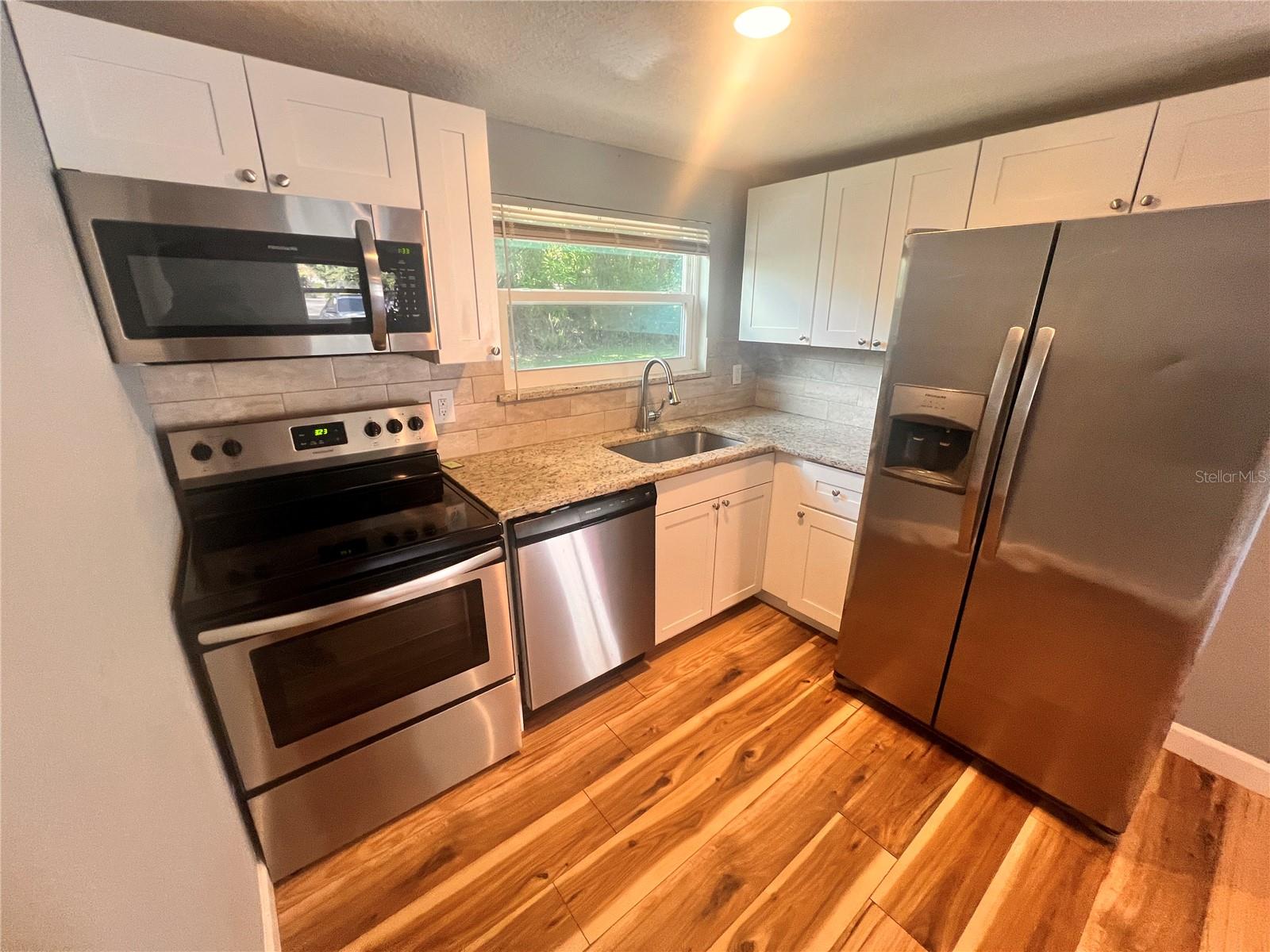 Image 4 of 14 For 1110 Poinsettia Avenue