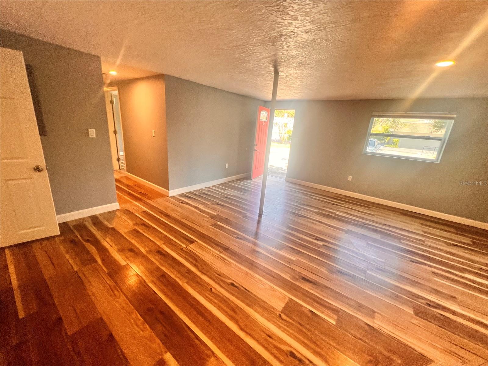 Image 6 of 14 For 1110 Poinsettia Avenue
