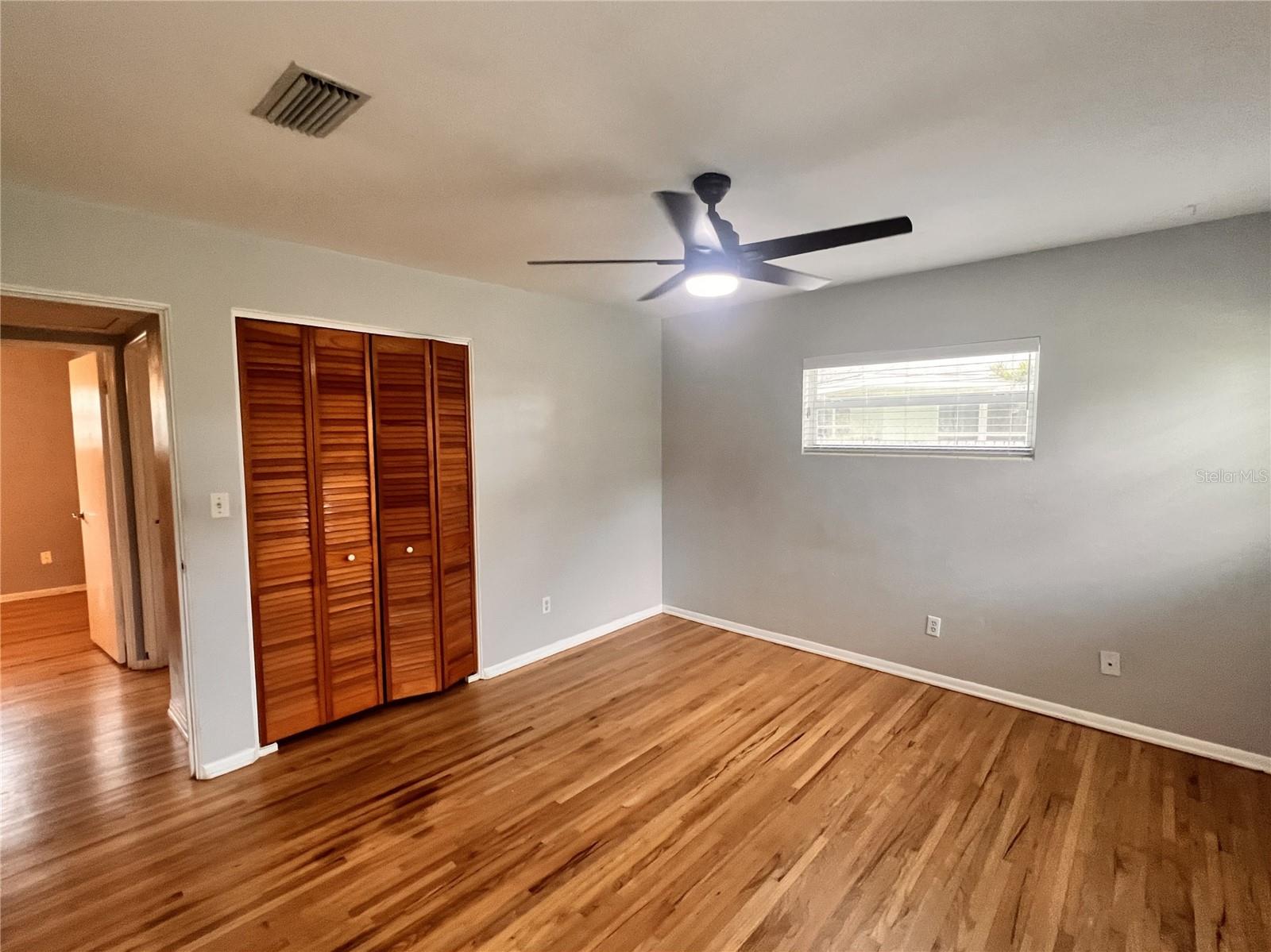 Image 15 of 25 For 526 Baxter Street