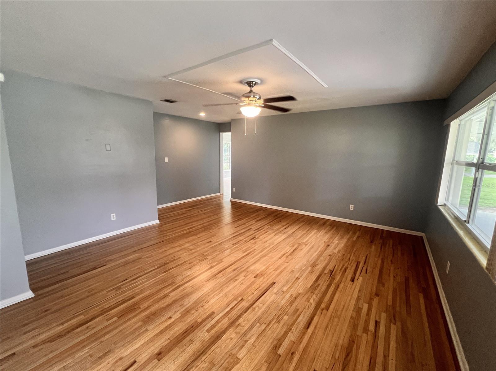 Image 6 of 25 For 526 Baxter Street