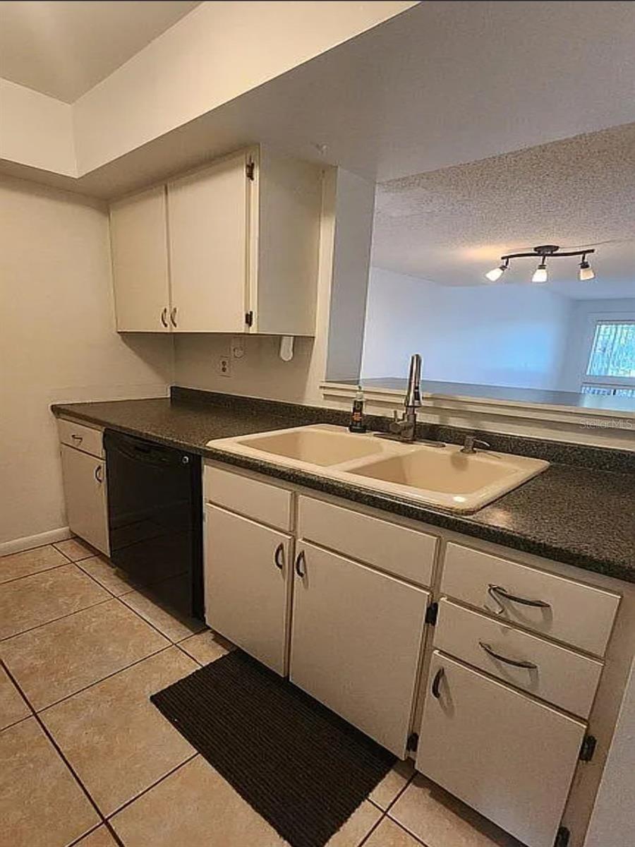Image 11 of 49 For 6124 Peregrine Avenue D06