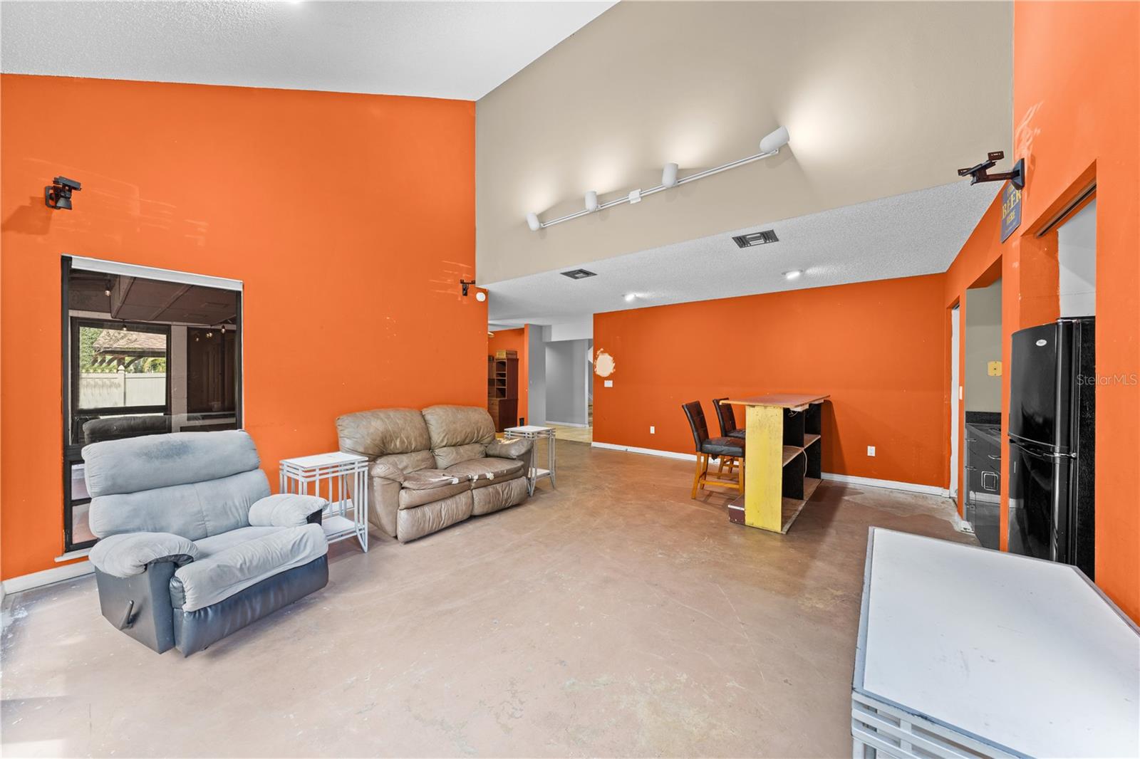 Image 15 of 72 For 1870 King Edward Drive