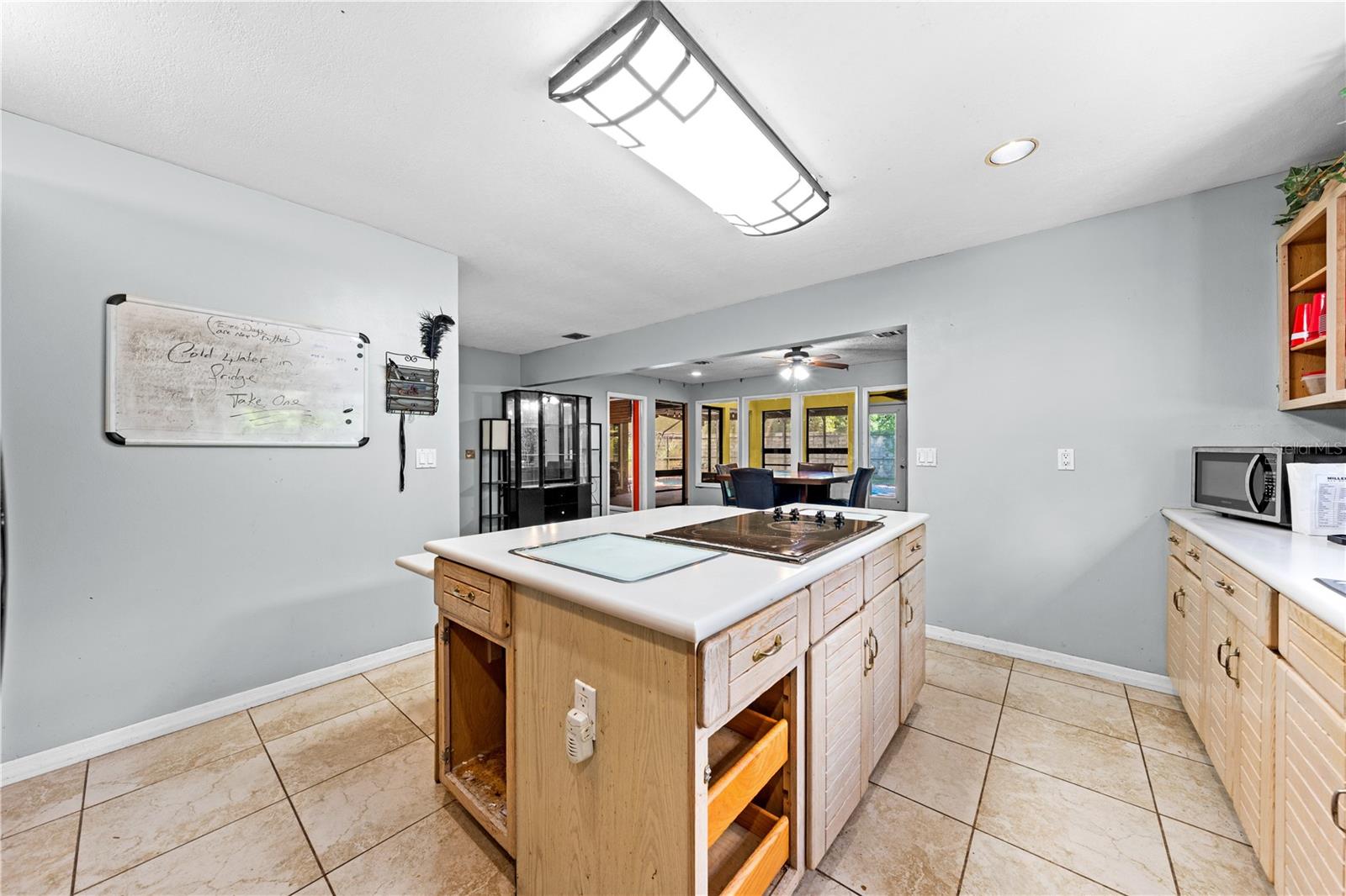 Image 20 of 72 For 1870 King Edward Drive