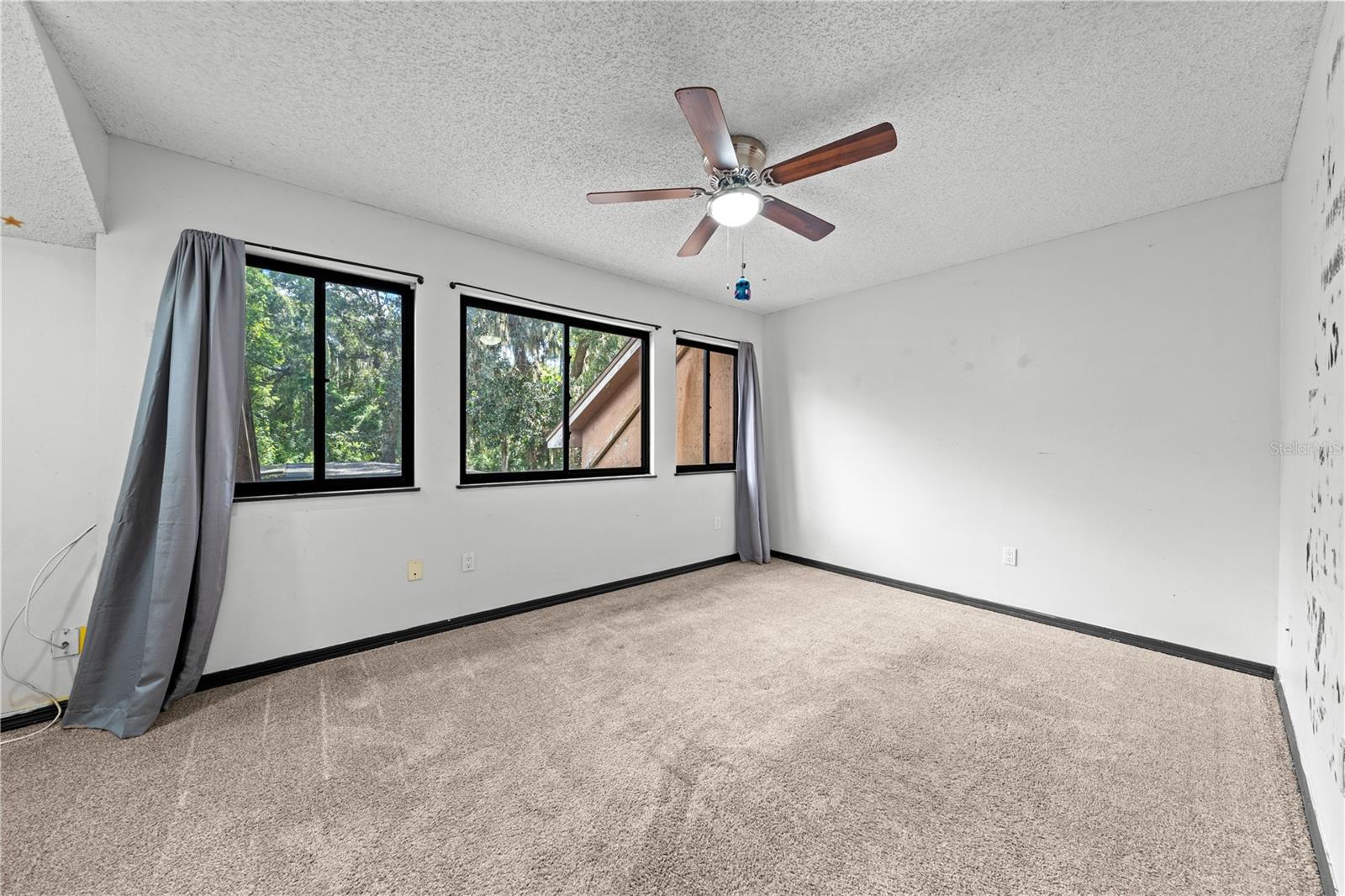 Image 35 of 72 For 1870 King Edward Drive