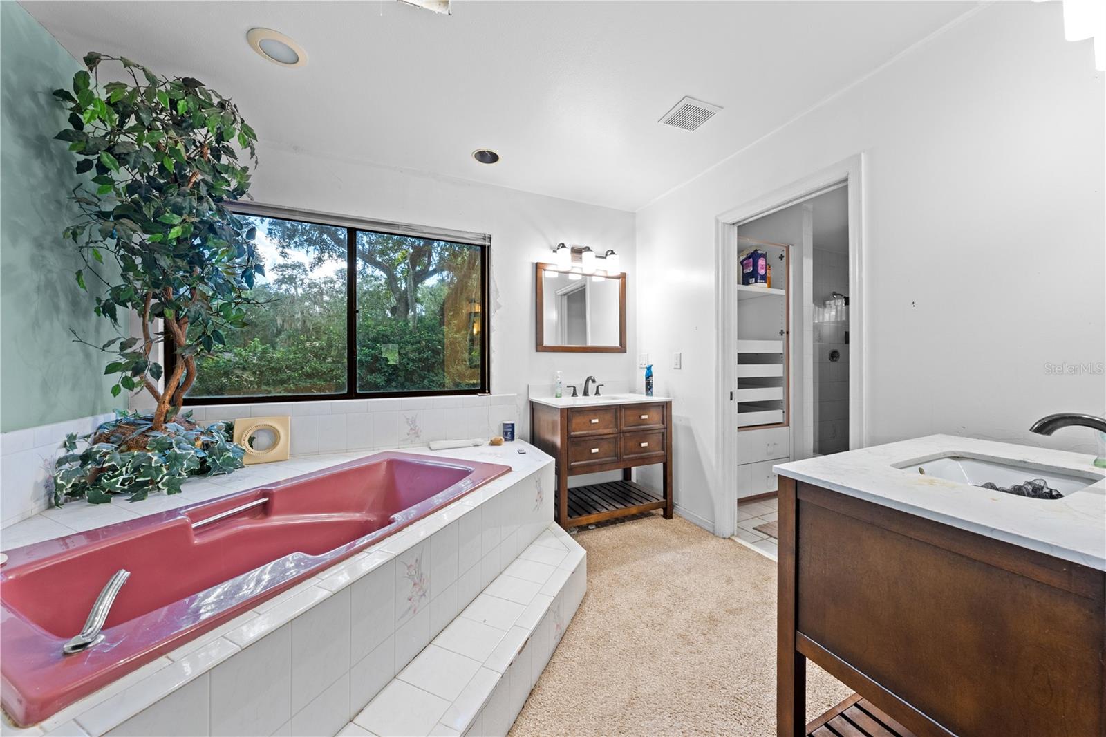 Image 39 of 72 For 1870 King Edward Drive