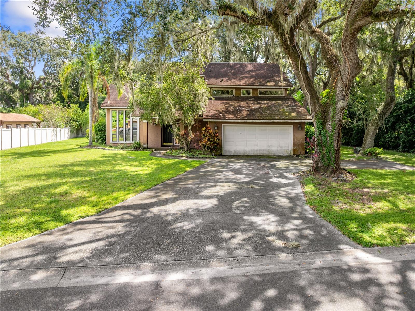Image 4 of 72 For 1870 King Edward Drive