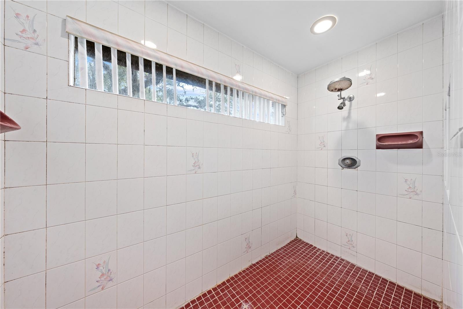 Image 41 of 72 For 1870 King Edward Drive