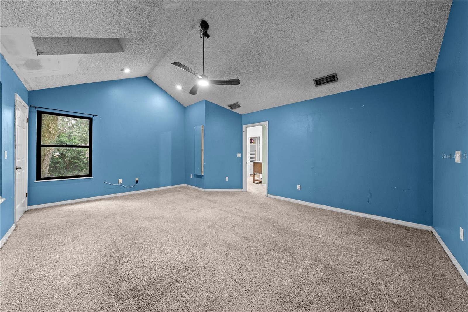 Image 52 of 72 For 1870 King Edward Drive
