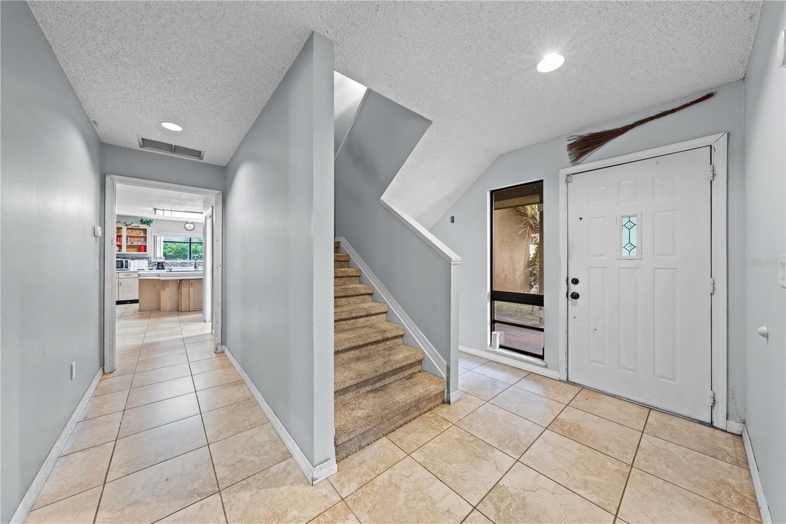 Image 8 of 72 For 1870 King Edward Drive