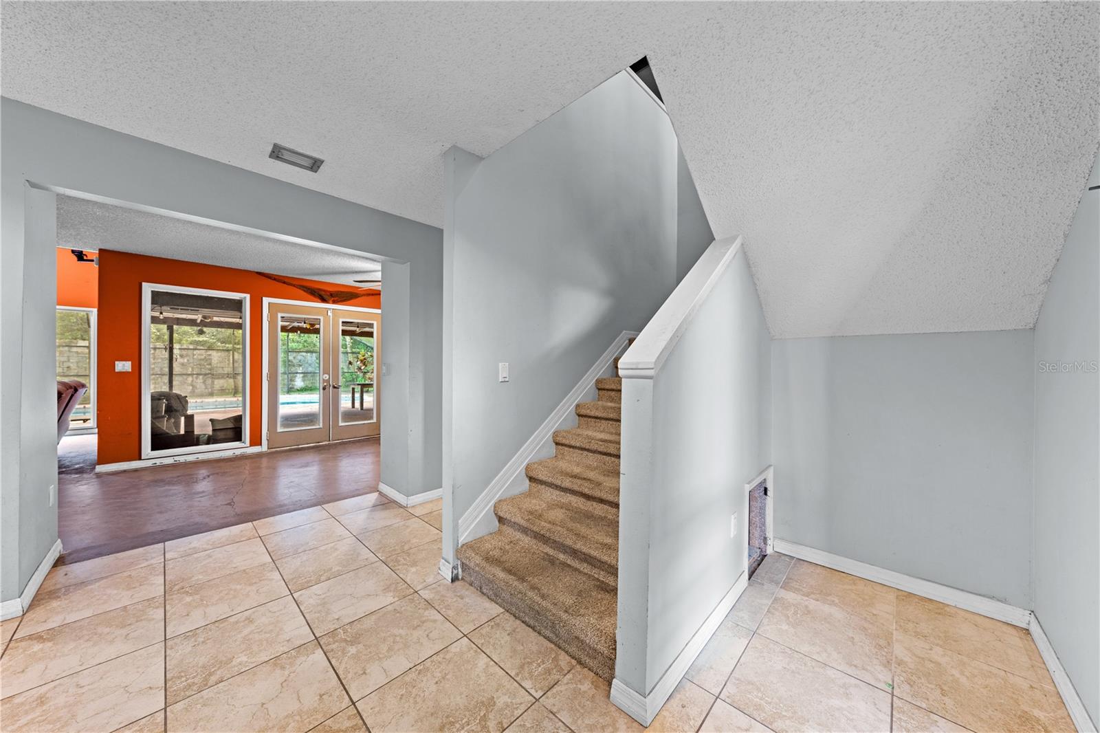 Image 9 of 72 For 1870 King Edward Drive