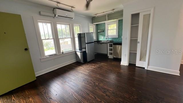 Image 4 of 15 For 706 Pine Street 8