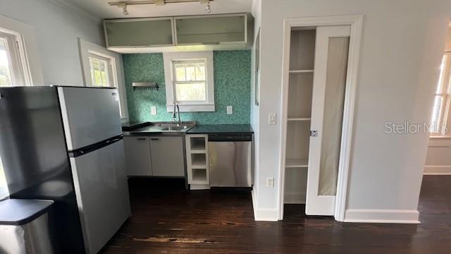 Image 5 of 15 For 706 Pine Street 8