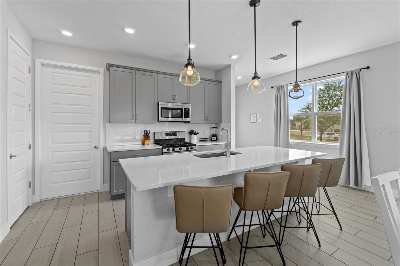 Image 13 of 66 For 844 Driving Range Court