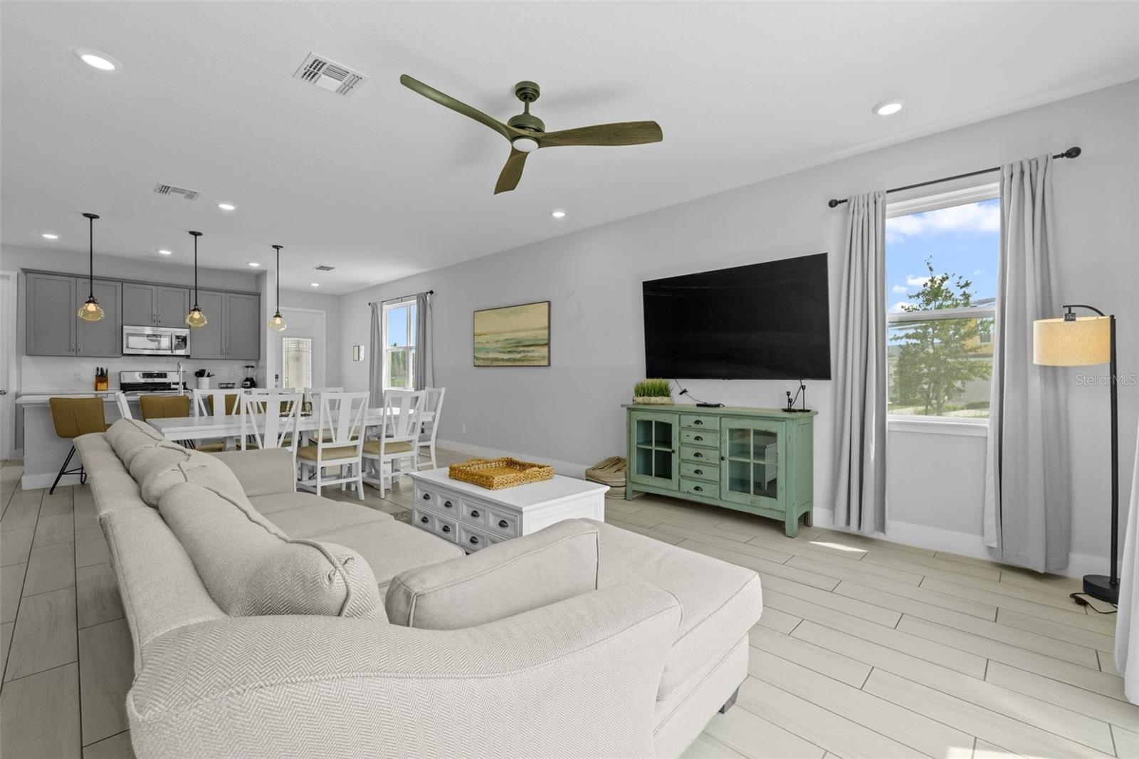 Image 22 of 66 For 844 Driving Range Court