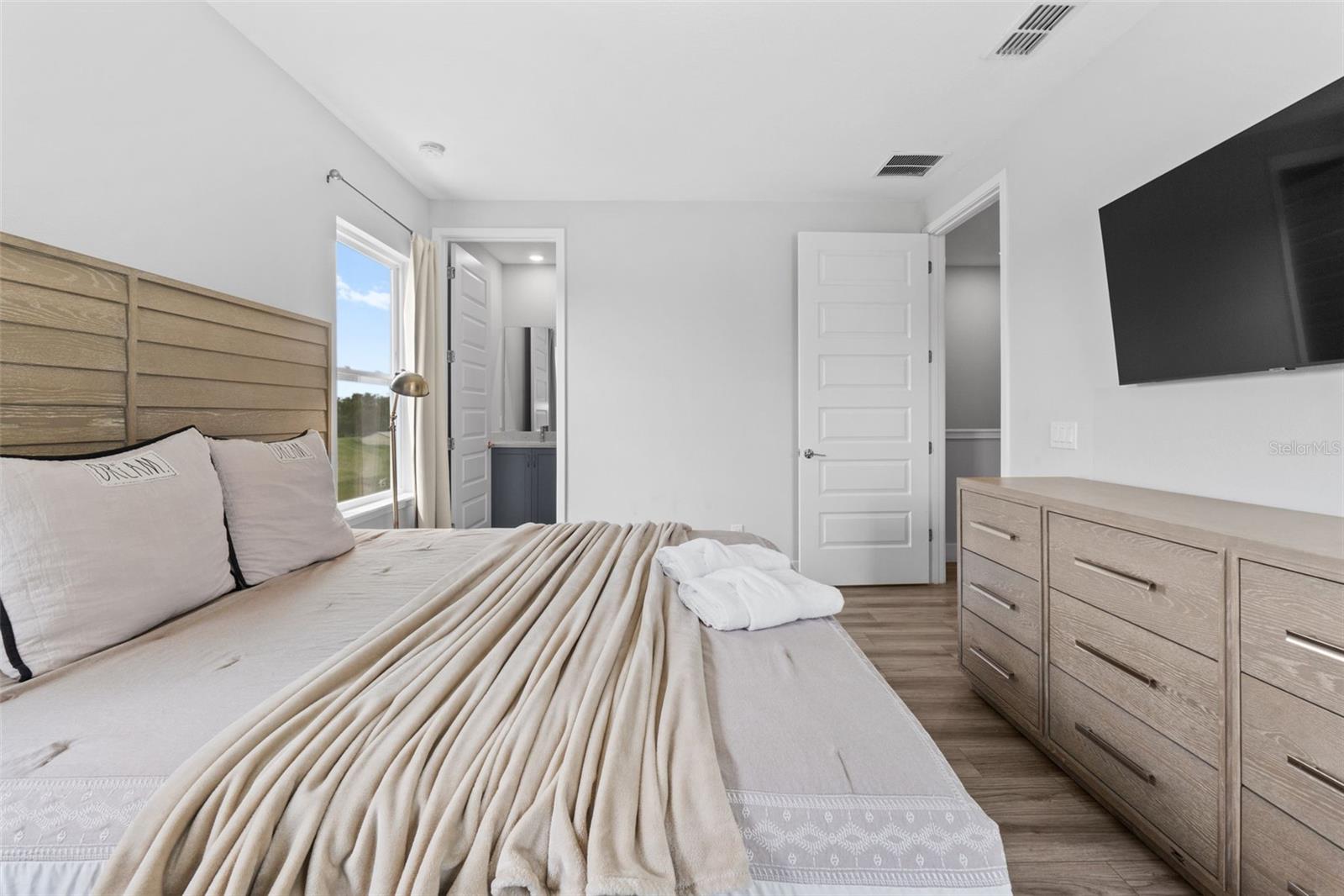 Image 30 of 66 For 844 Driving Range Court