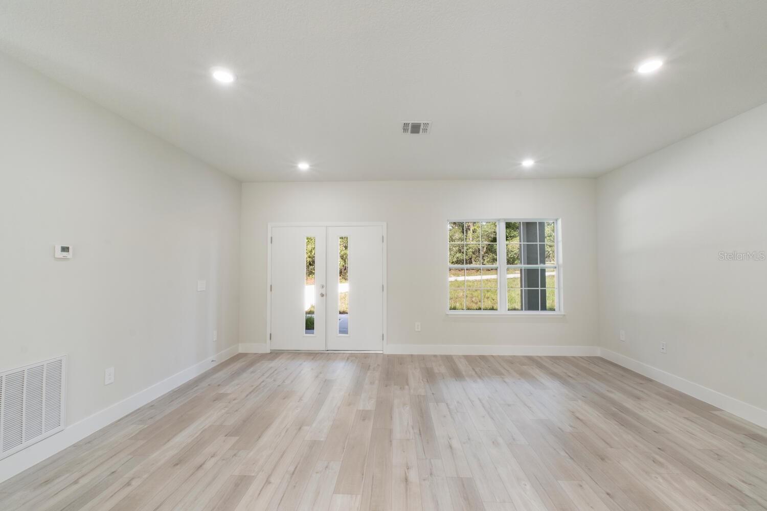 Listing photo id 4 for 9371 Cougar Paw Drive
