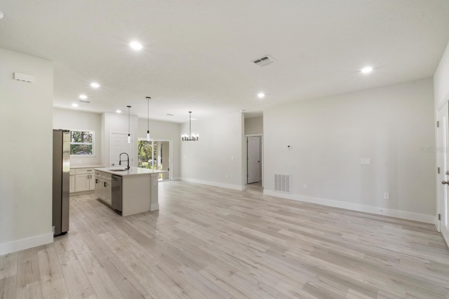 Listing photo id 5 for 9371 Cougar Paw Drive