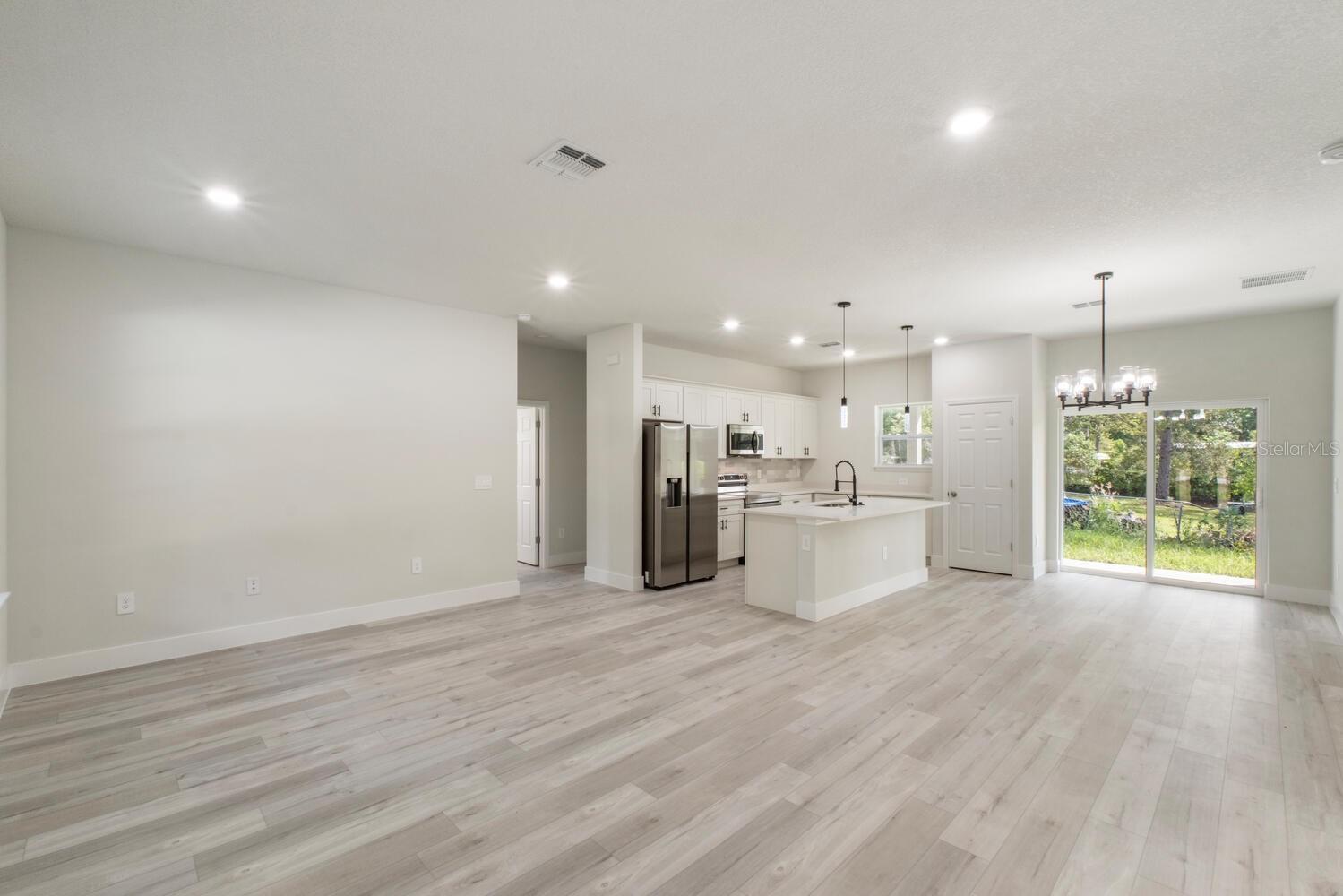 Listing photo id 7 for 9371 Cougar Paw Drive