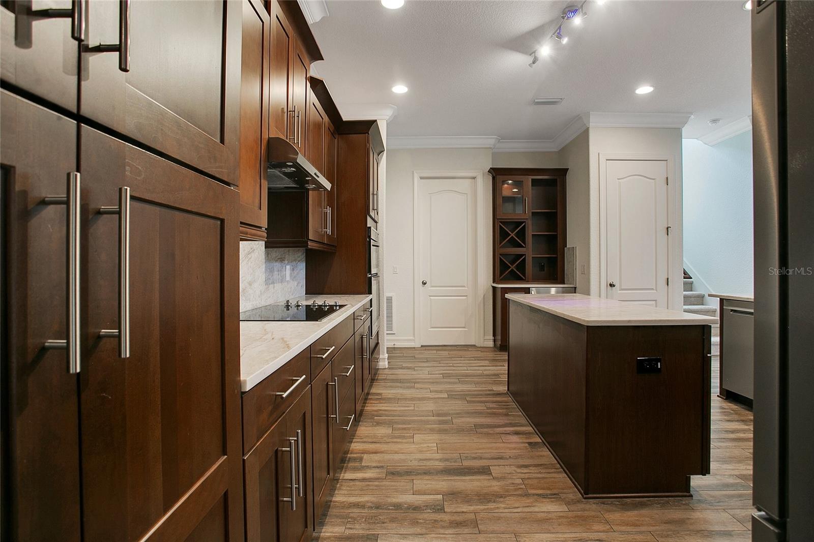 Image 5 of 45 For 10020 Hatton Circle