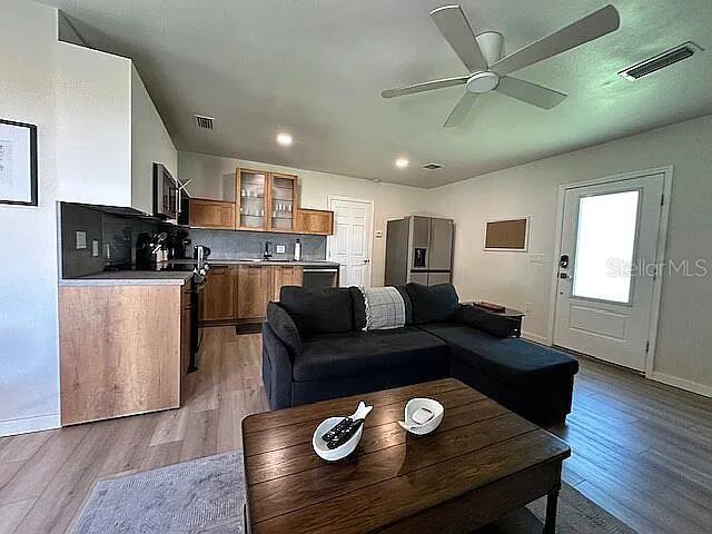 Image 3 of 11 For 2117 Palm Terrace