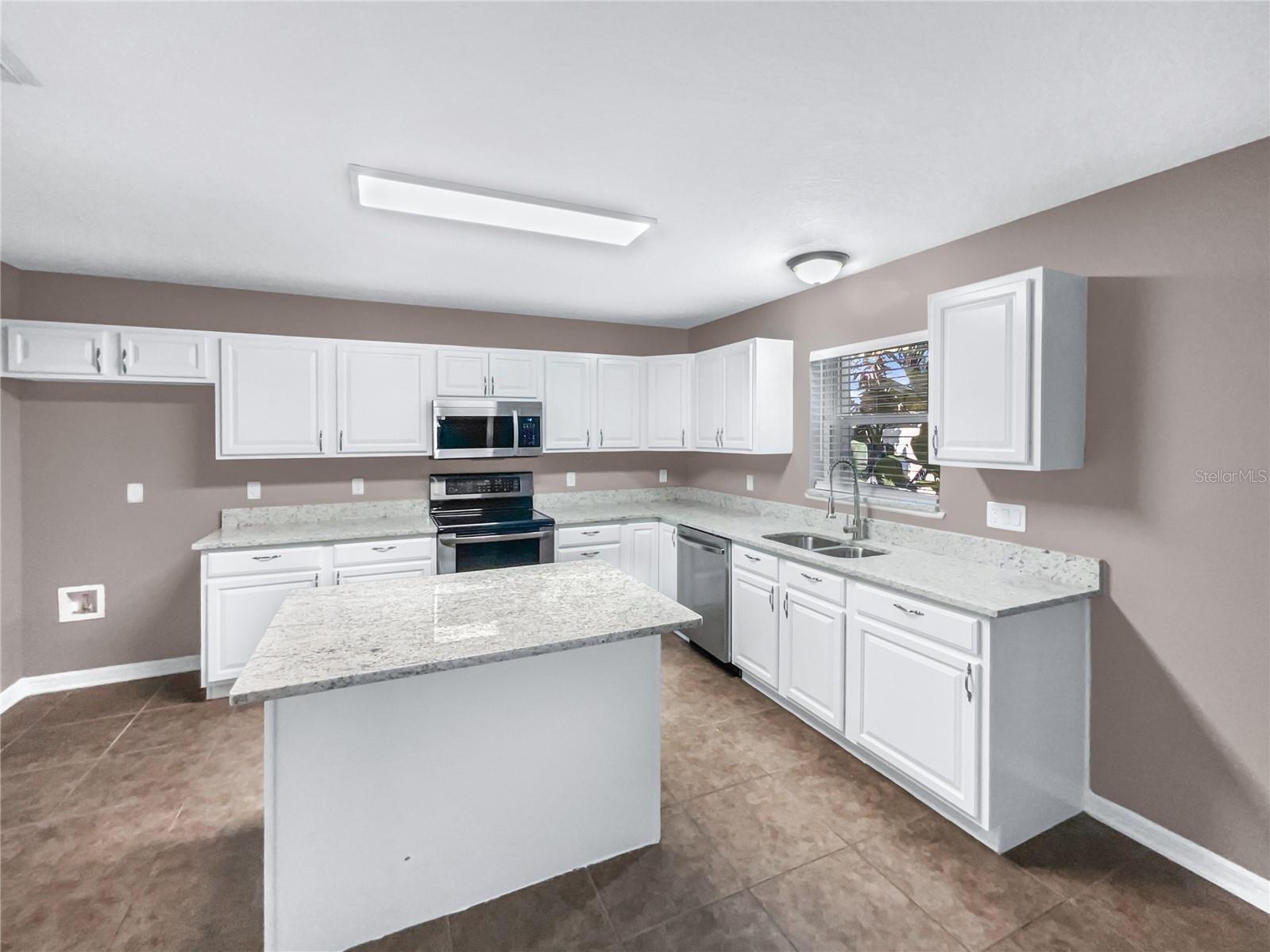 Image 18 of 39 For 5361 Silver Thistle Lane