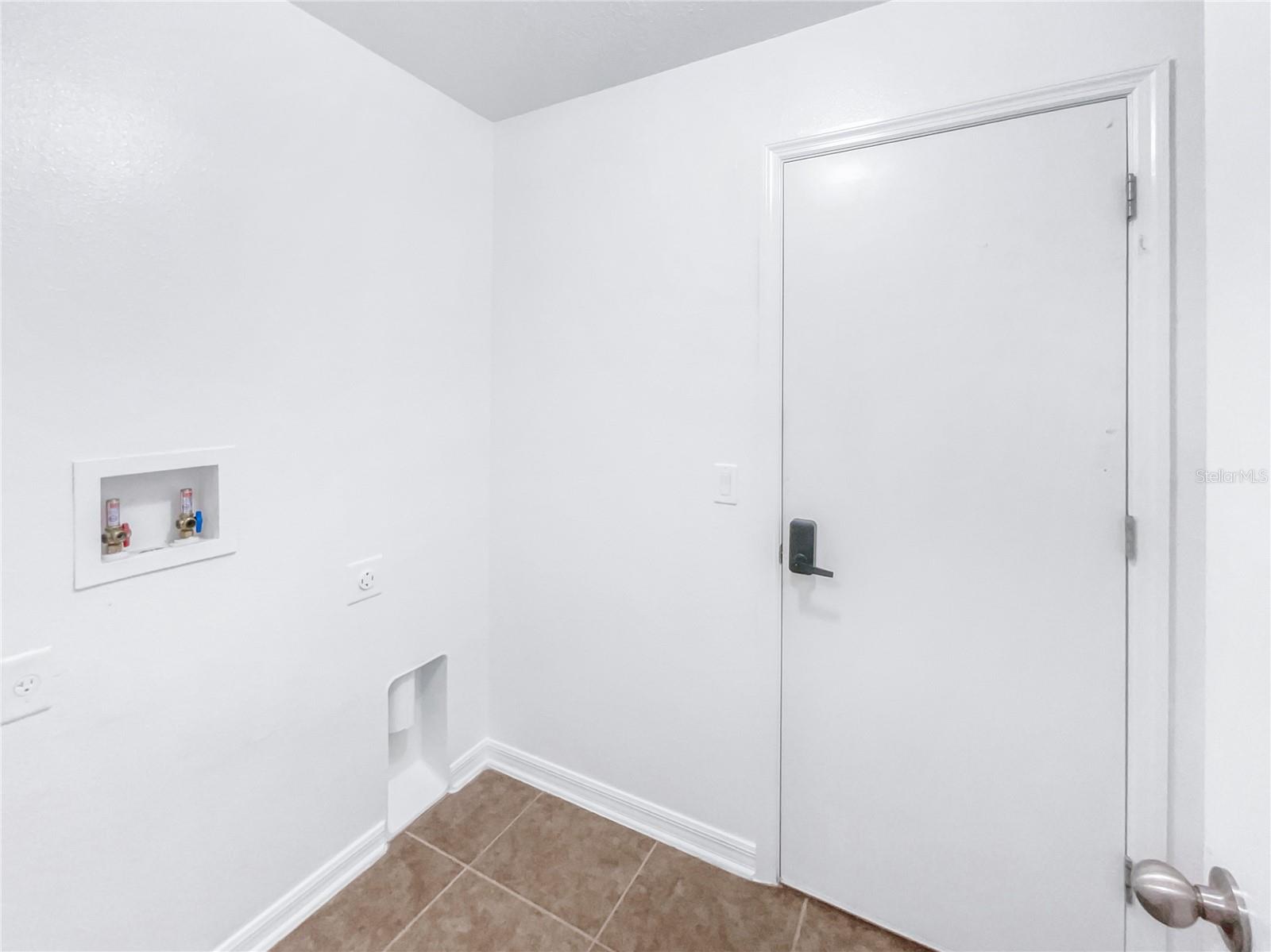 Image 22 of 39 For 5361 Silver Thistle Lane