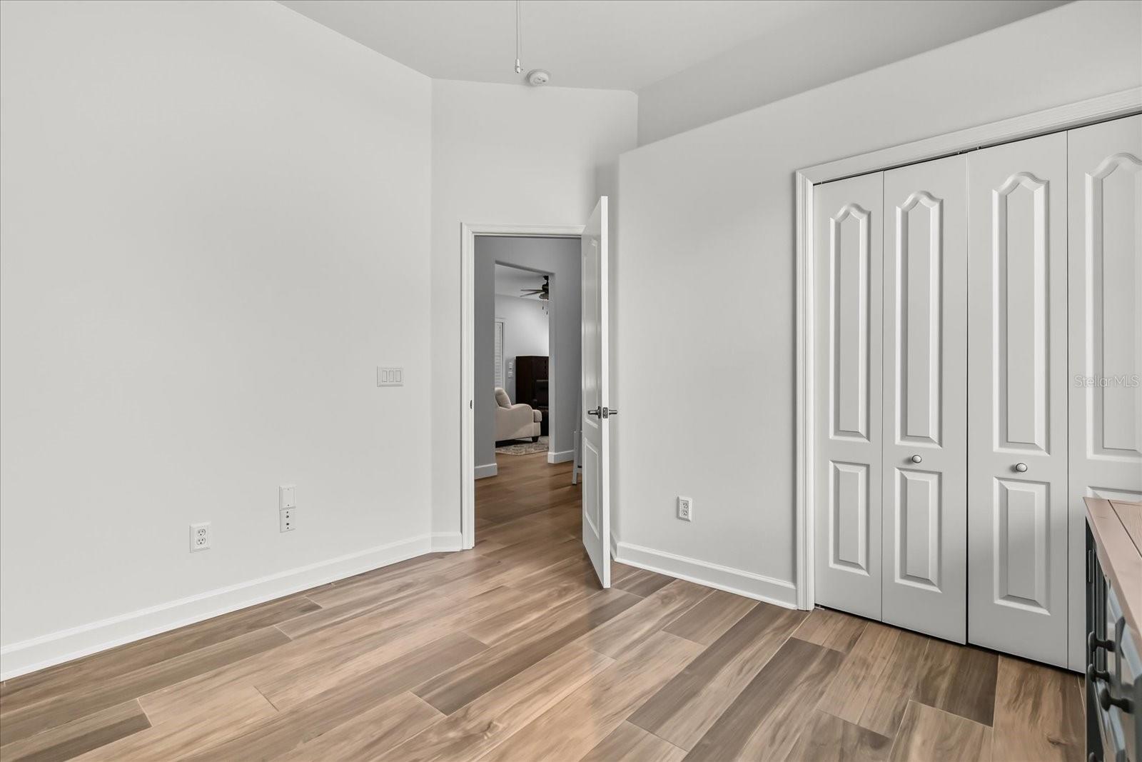 Image 17 of 34 For 6894 Hidden Glade Place