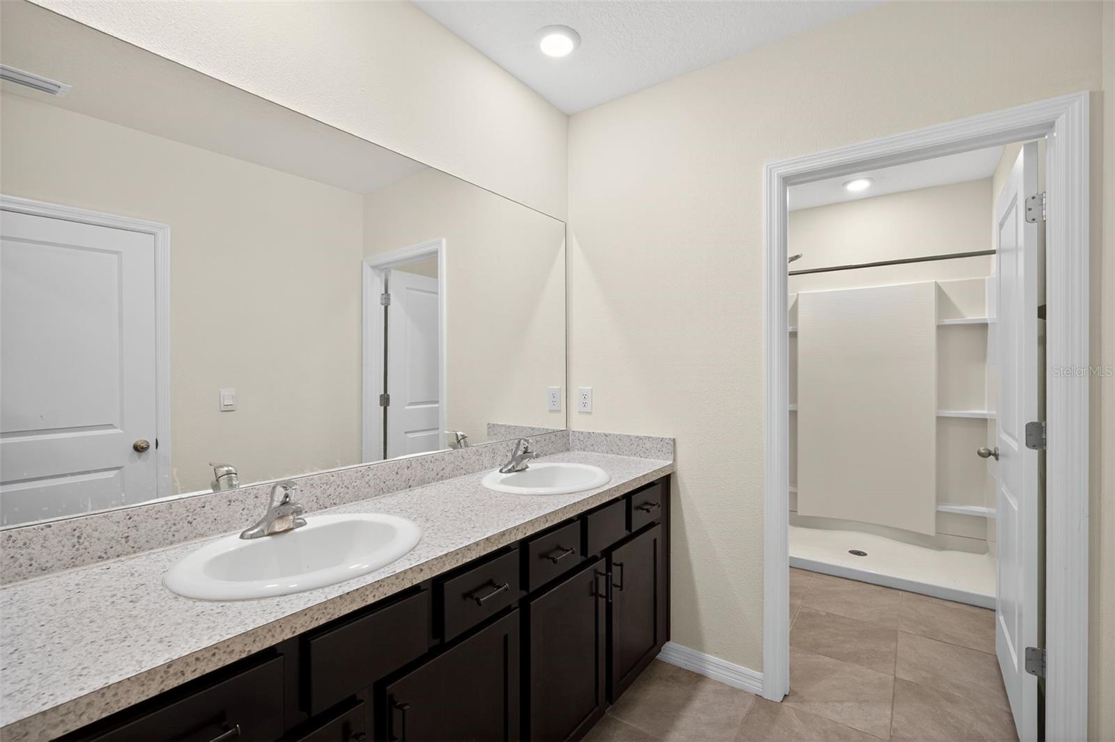 Image 18 of 33 For 11407 Planetree Place