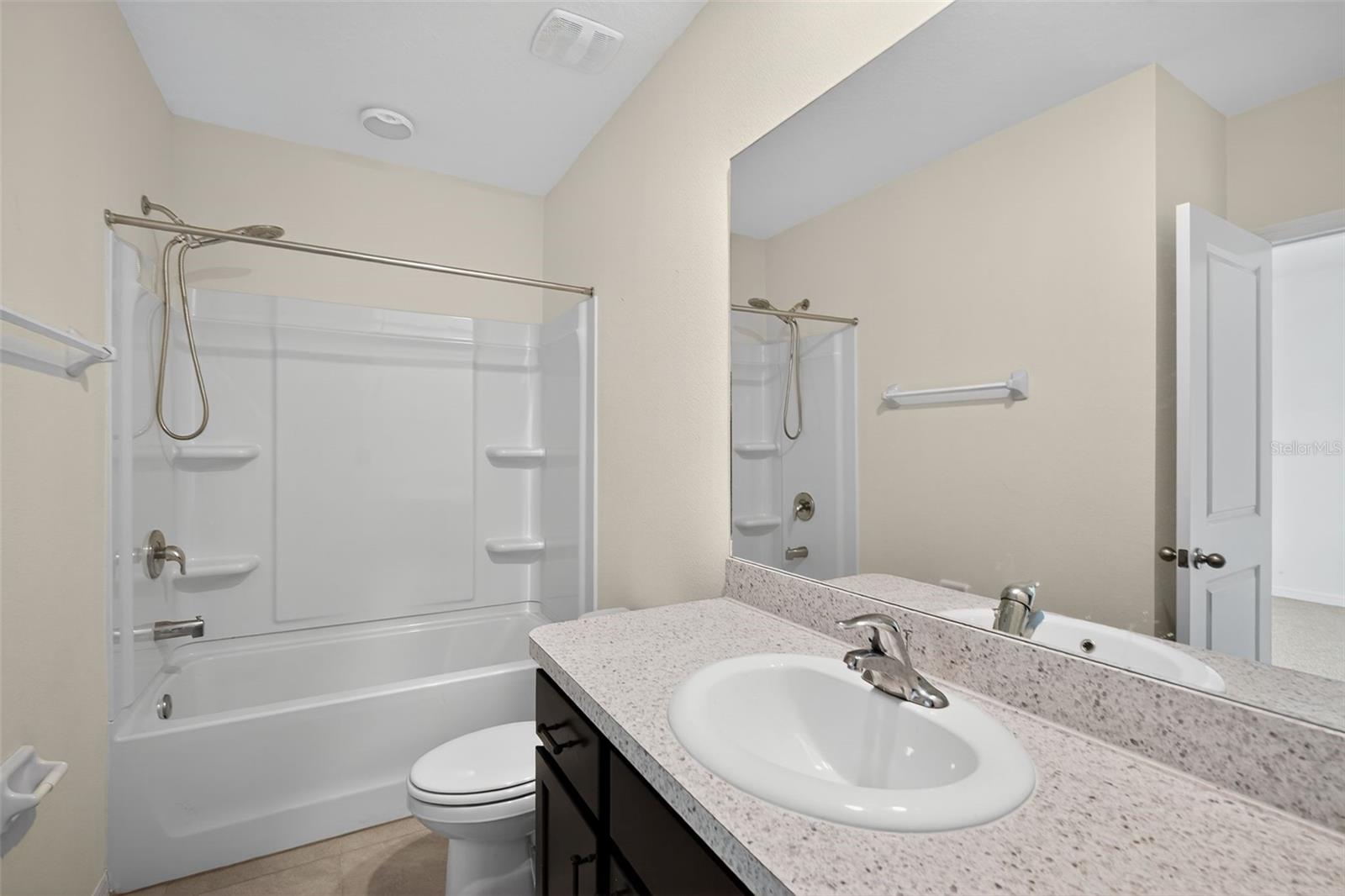 Image 28 of 33 For 11407 Planetree Place
