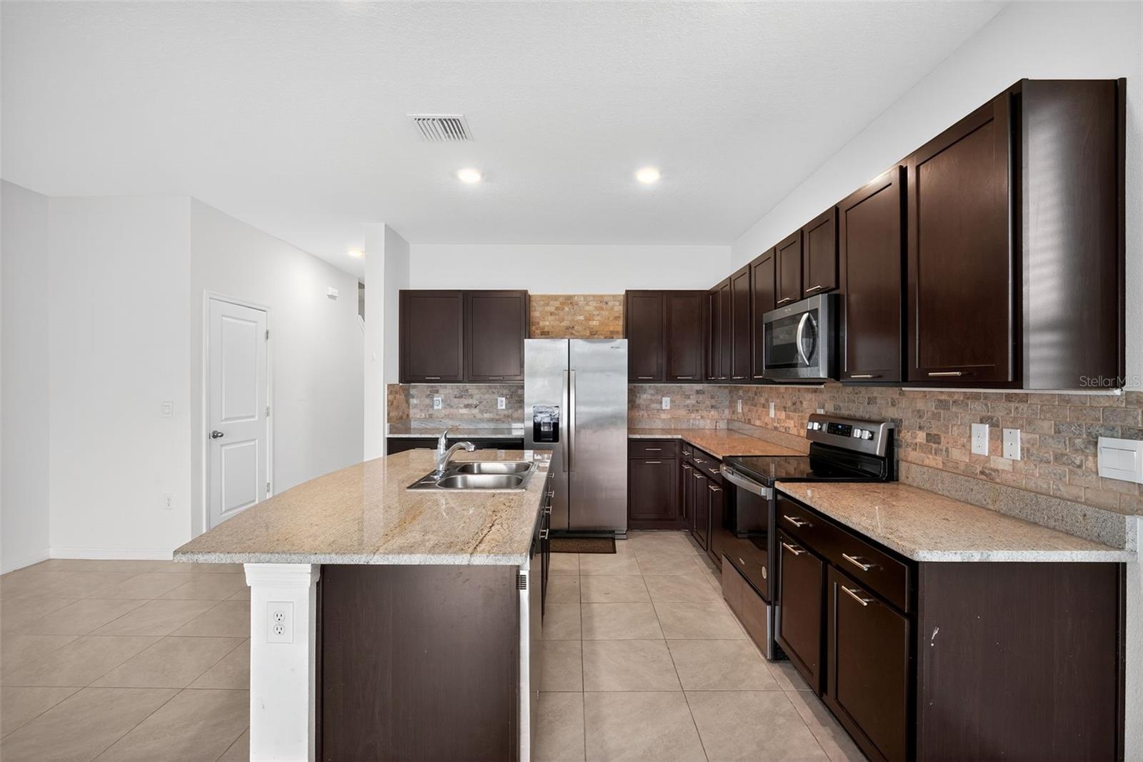 Image 5 of 33 For 11407 Planetree Place