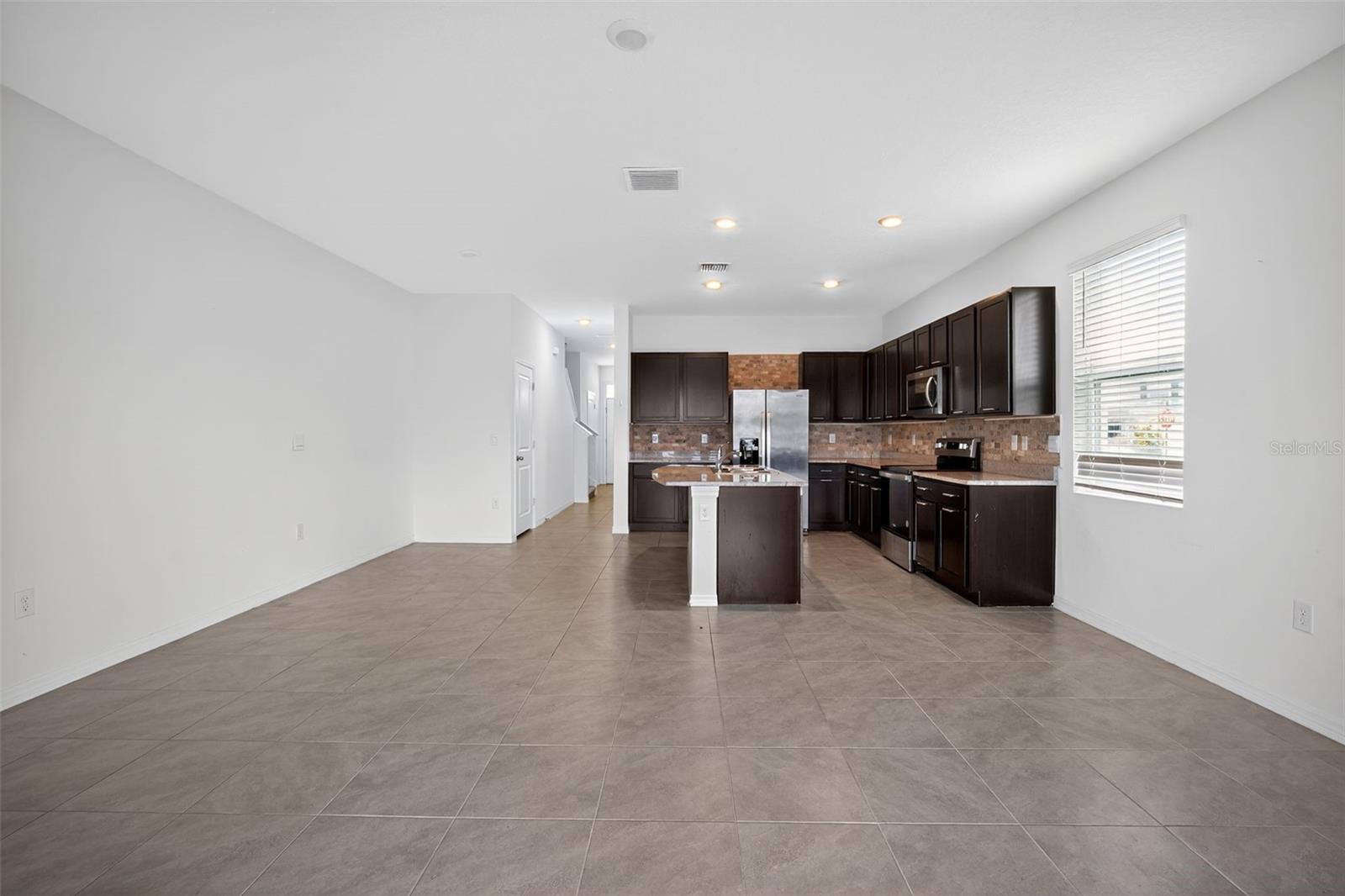 Image 7 of 33 For 11407 Planetree Place