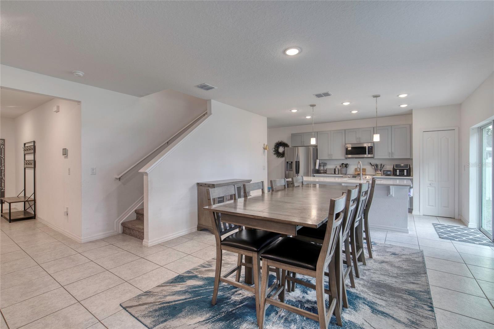Image 18 of 62 For 276 Farmbrook Road