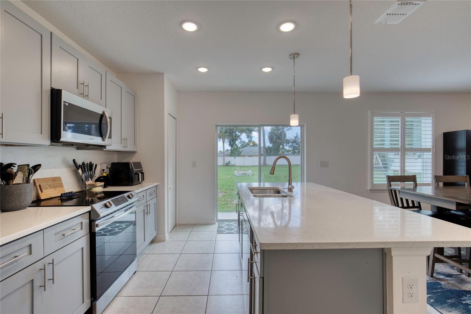Image 21 of 62 For 276 Farmbrook Road