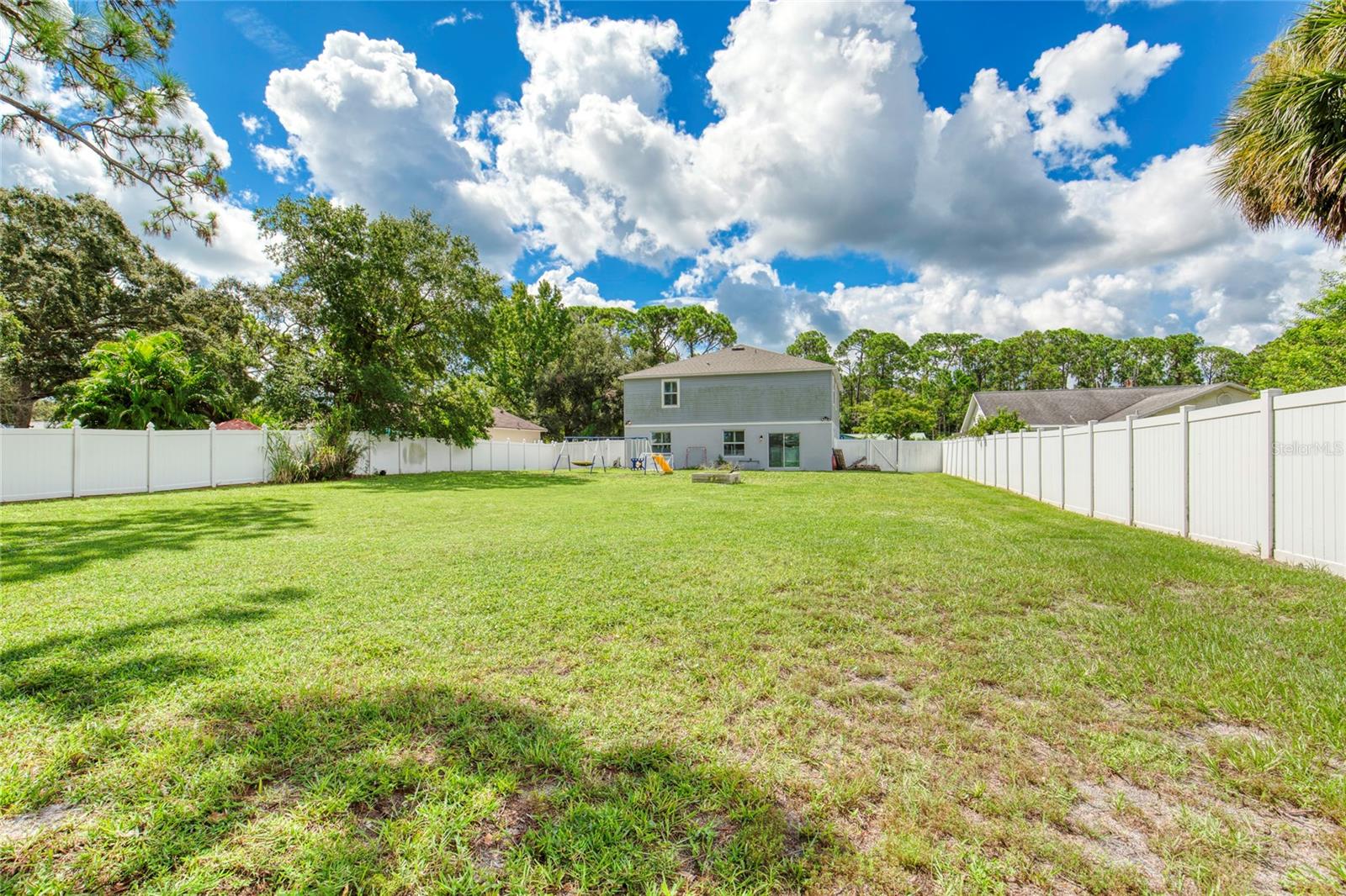 Image 47 of 62 For 276 Farmbrook Road