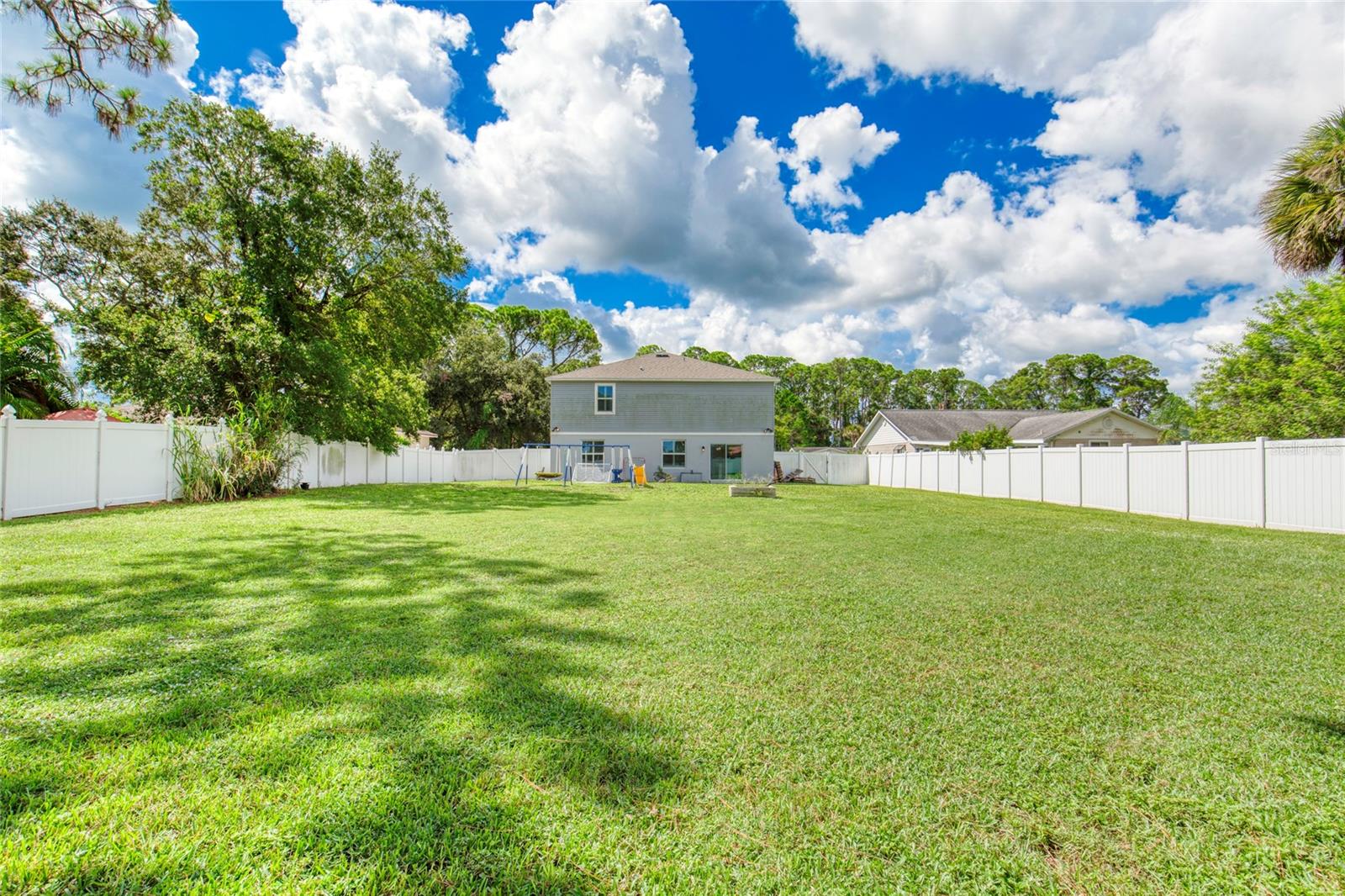 Image 48 of 62 For 276 Farmbrook Road