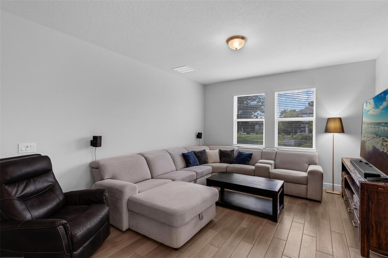 Image 7 of 32 For 2087 Laurelwood Way