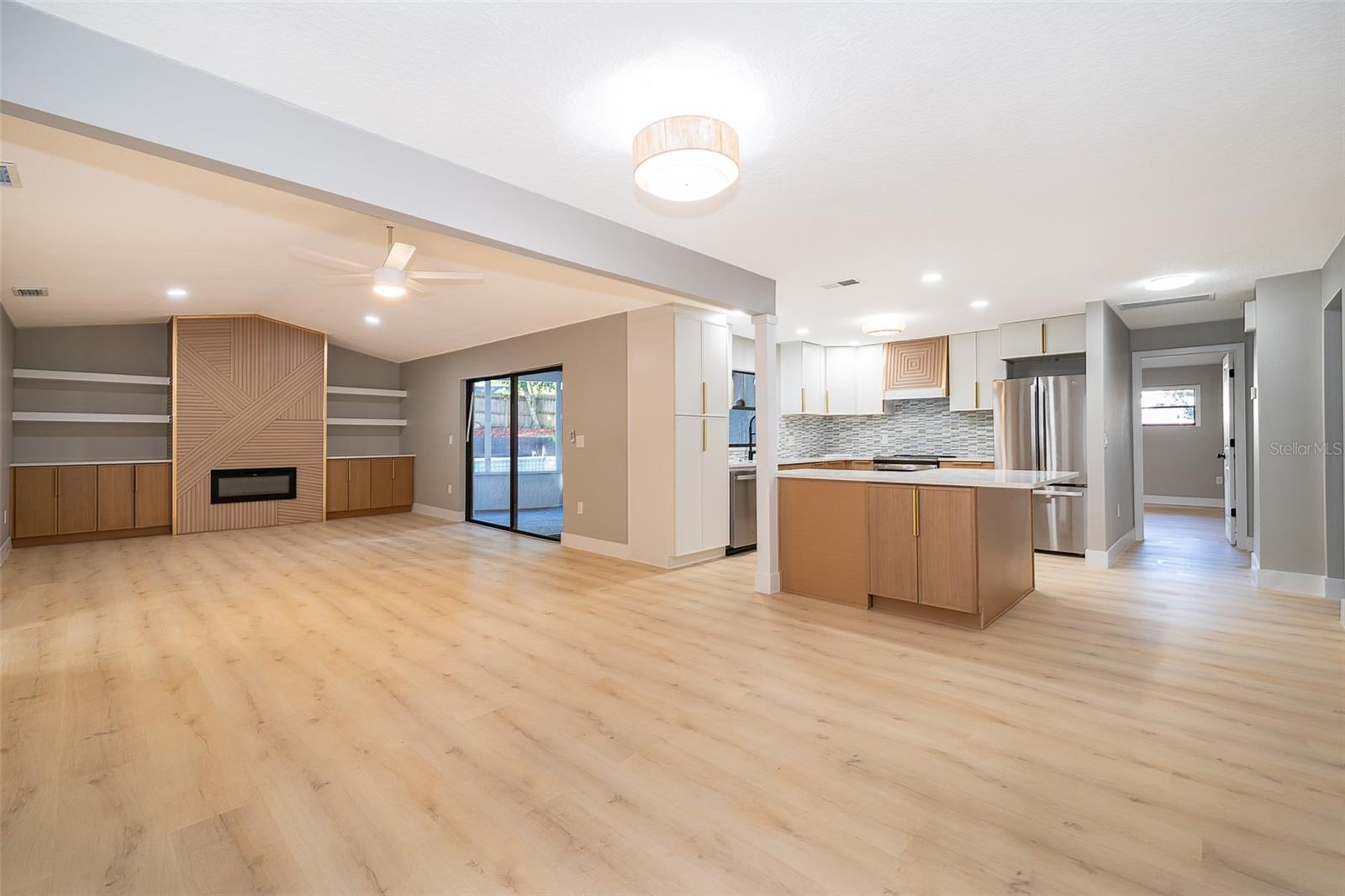 Image 13 of 35 For 201 Lyndhurst Court